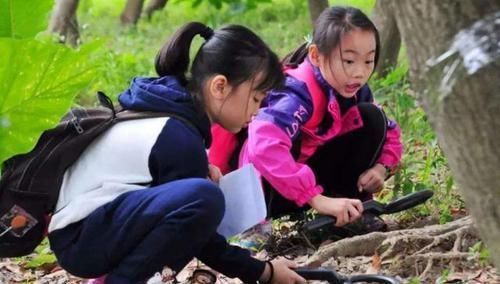 让座|我是孕妇，你就得给我让座面对逼迫，7岁男童的反应尽显教养