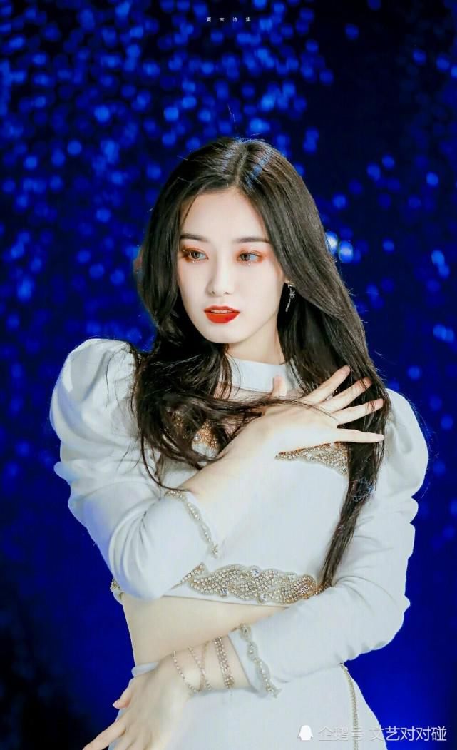  少女|出道内定，让杨迪道歉，甩脸邓丽萍，开撕何洛洛的硬糖少女到底是什么样