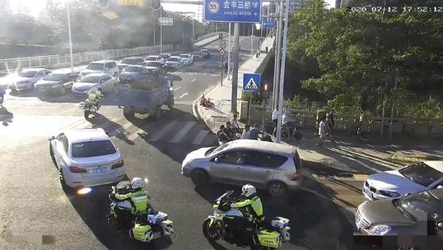  求助车辆|铁骑为生病小女孩护航，一路狂奔...