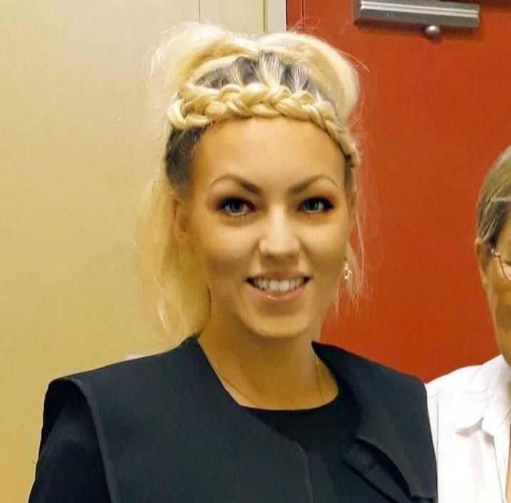  房子|英国一家人房子被雷劈 瞬间着火烧坍塌 女主人回想仍觉心悸