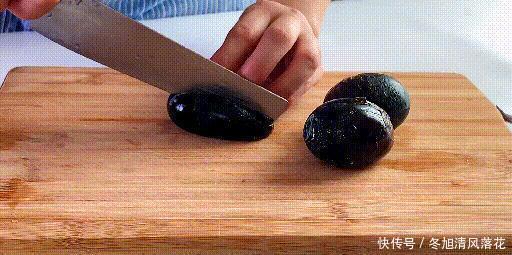 分钟|15分钟煮皮蛋瘦肉粥,口感顺滑,质地浓稠,家人都爱,上桌光盘