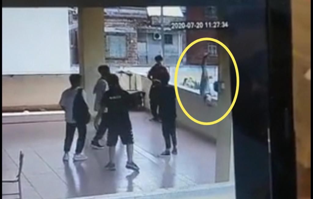  中学生|中学生楼道里模仿科比转身后仰跳跃投篮，身体翻出护栏意外坠楼