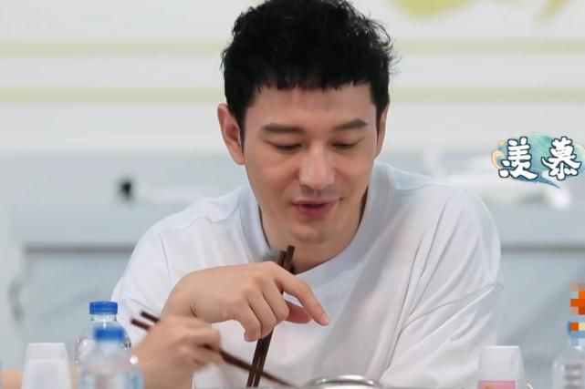  赵丽颖|《中餐厅》赵丽颖吃花生米，黄晓明很意外，接下来的话显心酸