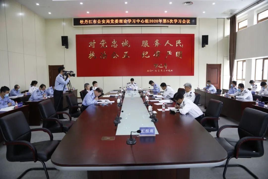 大蛇|你家里进过“大长虫”吗？胆小者勿进！