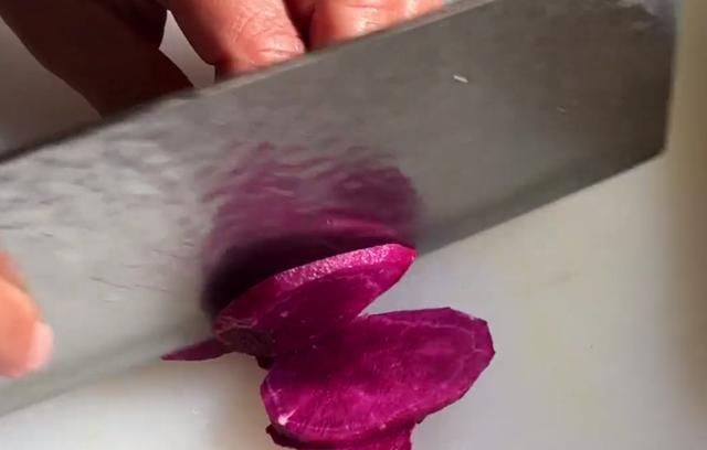  奶香|孩子爱吃的奶香紫薯小馒头，甜香绵软，简单营养，老少皆宜的美食