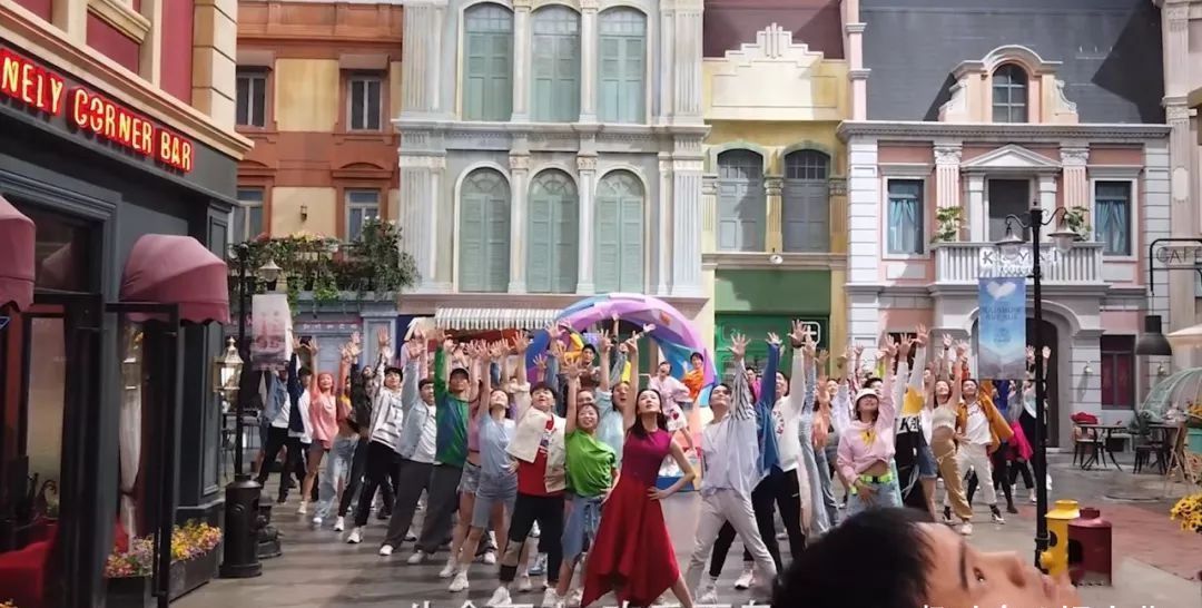 创新|《爱5》韦正求创新,可苦了娄艺潇,一套衣服换30多遍,累到手抖