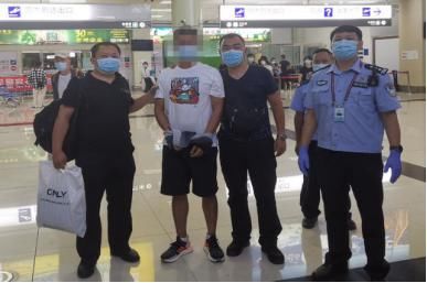  黑窝点|冒充运营商诱导用户利用电话积分兑奖牟利 一个黑窝点被警方端了！