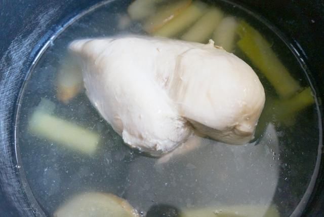  夏天|夏天必吃的凉面，做法简单，清爽开胃，家人都喜欢