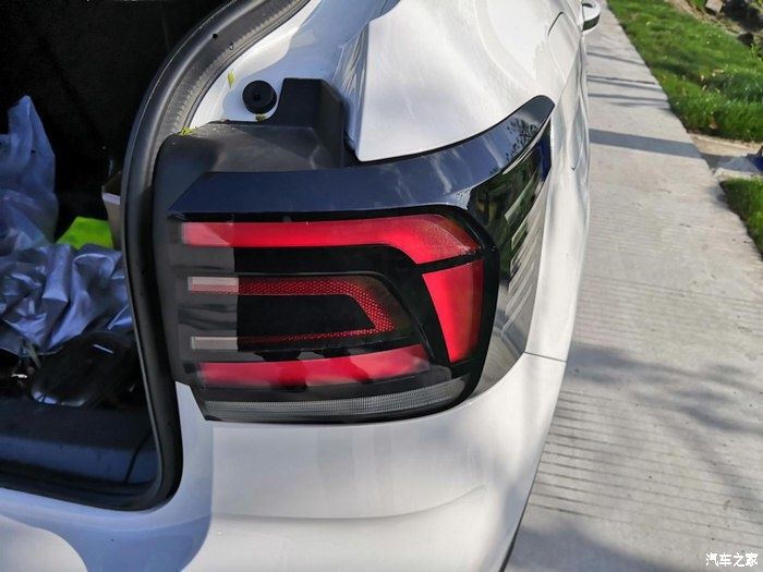  配置都|什么红的黄的紫的黑的，都不如我的白色途铠最亮眼！