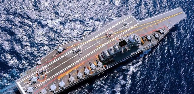  起飞|美战斗机为登上印度航母练习起飞！瘸驴配破车，这才是真爱