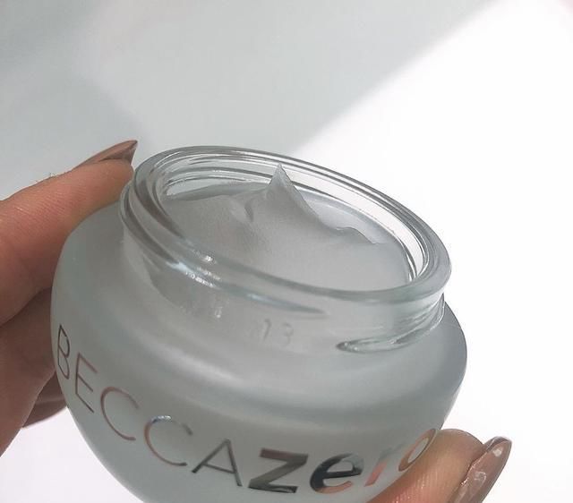  高光|Becca出了款透明粉底，究竟是什么天仙才会用？