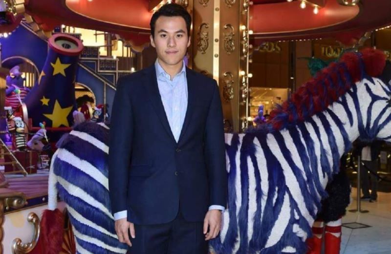 孩子|何猷启前妻和小姑仍有联系，何超莲去看望侄女，摄影师为孩子妈妈