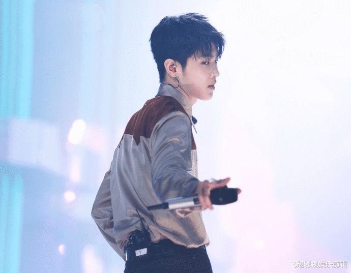  坚定|马伯骞真诚有态度，心性纯，不急躁，目光又很坚定