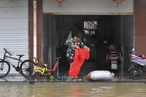  居民|组图 | “孤岛”水退后 安徽固镇部分居民开始返家