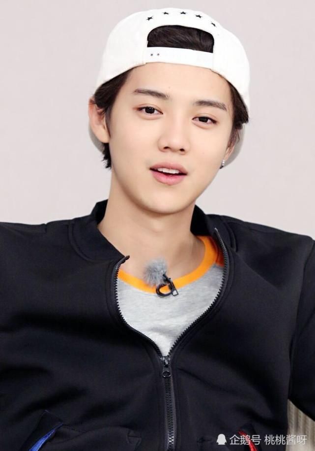  踢足球|跑男同学录：鹿晗喜欢踢足球，张艺兴是学霸，baby的女生都懂