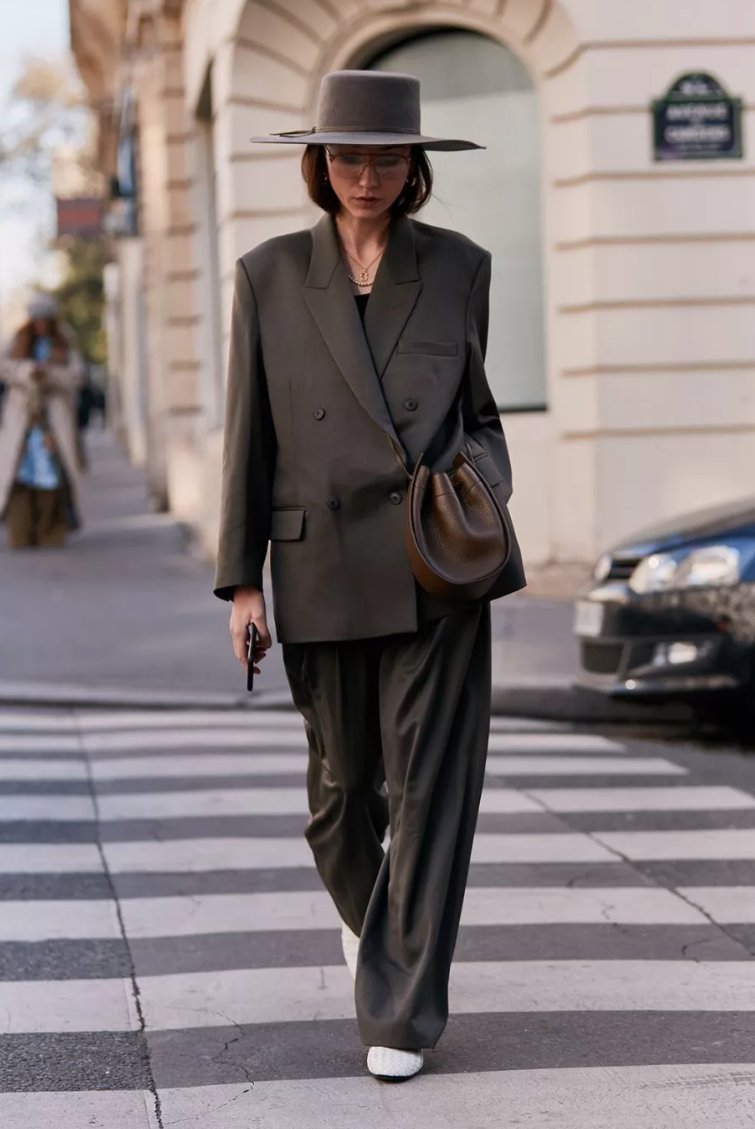 好看|今秋西装外套火了,这么穿好看又高级,时髦炸了