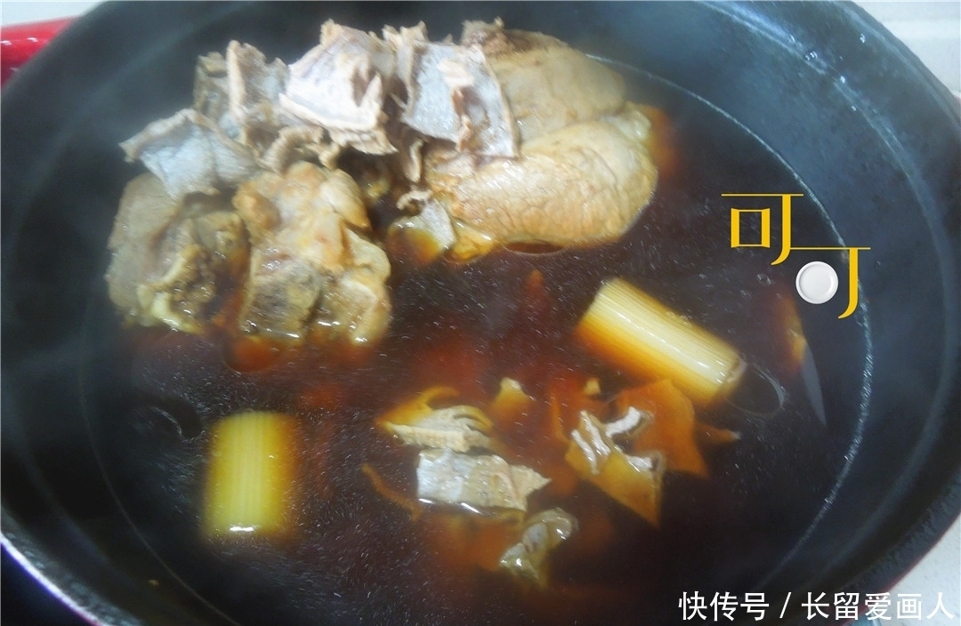 步骤|肉香满溢的蹄髈烧法,笋干和木耳更受欢迎,炖一锅一家人吃两餐