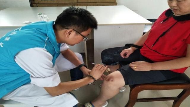  进村|威海市文登区泽头卫生院家庭医生团队开展进村巡诊和宣传公共卫生服务活动