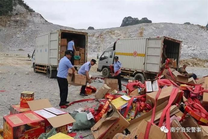警方|2427件！上林警方集中销毁一批非法烟花爆竹