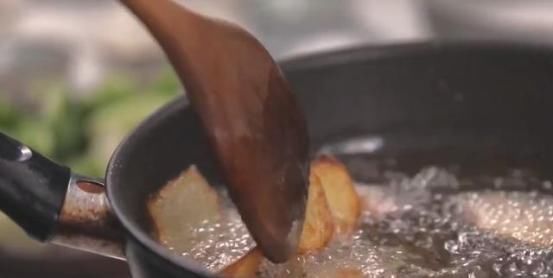  放进锅里|地三鲜最美味的做法，记住烹饪的这些步骤，做出美食很简单
