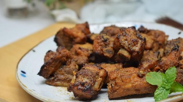  好吃|原来排骨还能这样做，焦香不柴，比饭店的还好吃，做法也简单