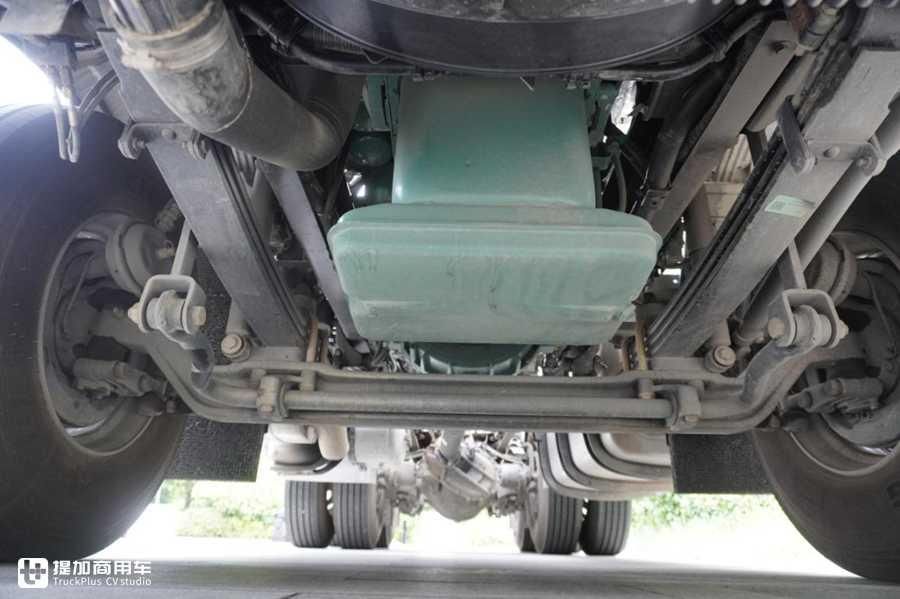  推出|解放J6P推出一款砂石料运输牵引车，配置怎么样？实拍带你看看