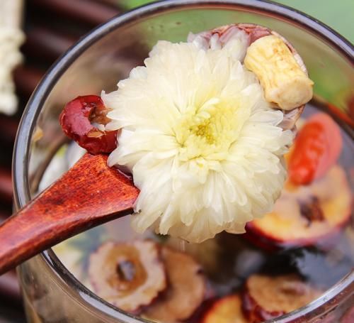 养血|红枣和此物搭配泡，常喝肝干净了，补气养血，色斑皱纹也淡了