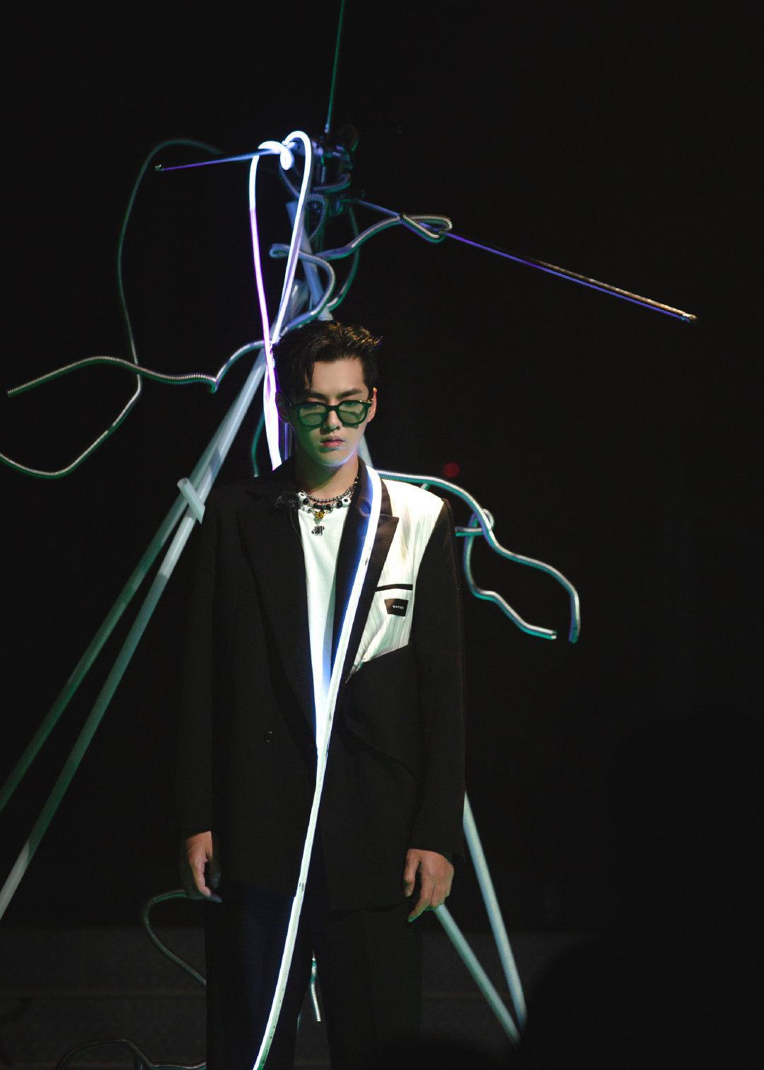  正式|200906 今晚潮玩无届T台秀正式拉开帷幕 看吴亦凡为爱跨次元