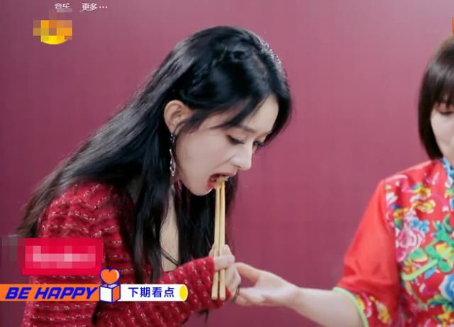 到底|赵丽颖到底有多能吃?看她在节目中的“海吃”姿势,全明白了