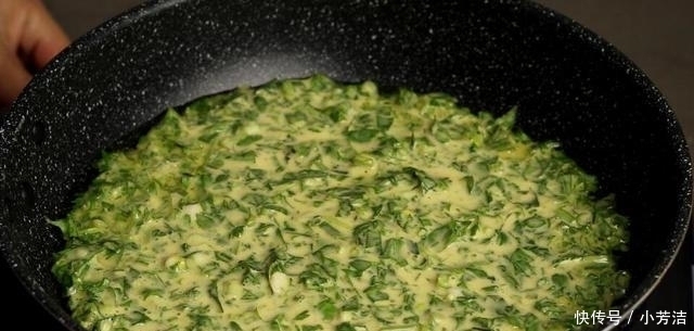 鸡蛋|芹菜叶不要再丢了,教你最简单的家常做法,5分钟出锅,超简单