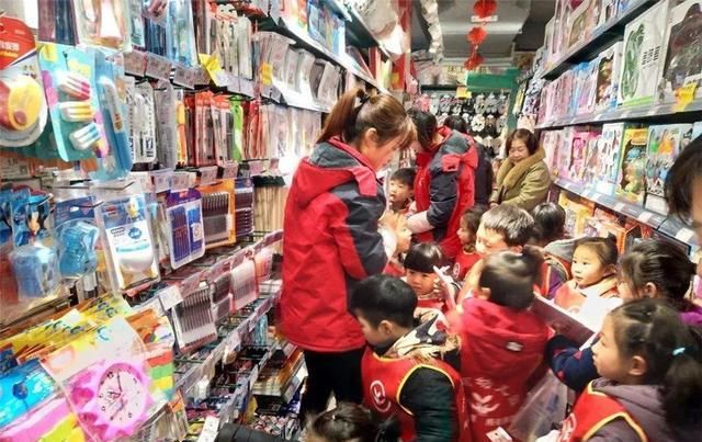  家长|女童在超市先喝饮料后付钱，结账时被索10倍赔偿，宝妈回怼很给力