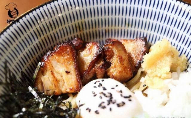 进去|纽约第一家日式油泼面+宝藏小酒馆新张!进去的居然都被上了一课?