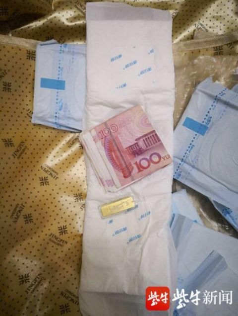  保姆|家中现金、金条连续丢失，警察在保姆的箱子里找到了