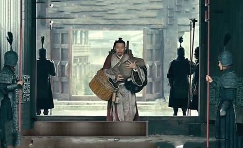  猪圈上|古代上厕所有多痛苦？一拉水花四溅，要锻炼多年才能“完美掉落”