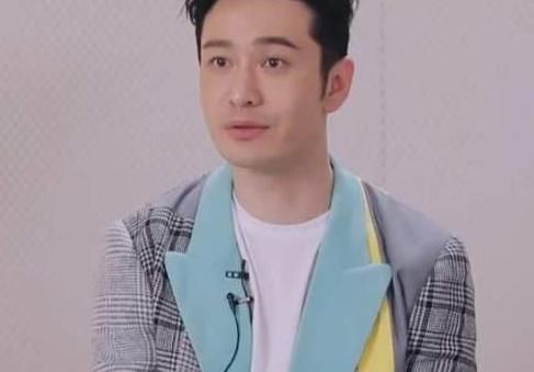  细节|黄晓明不靠颜值靠才华，主持节目这一细节被赞超专业！