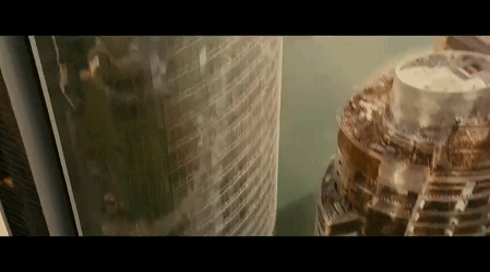 GIF|搞笑GIF:在外面抓了一只鸡,你们看是红烧好,还是清炖呢!