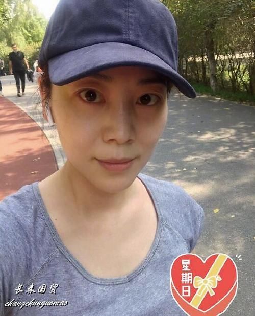  照曝光|她是央视新闻主播，曾被称为复旦才女，素颜照曝光与荧屏判若两人