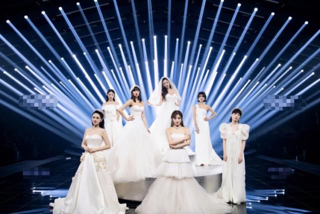  表演|《浪姐》总决赛，两队姐姐实力难分伯仲，张萌吴昕返场引人关注