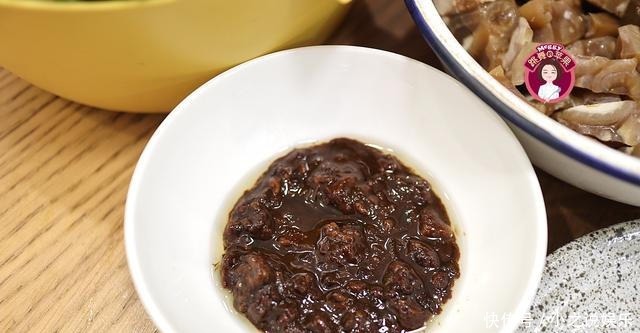  鲫鱼汤|高考生家的晚餐破天荒5菜1汤，最出彩儿的鲫鱼汤，像牛奶般浓白