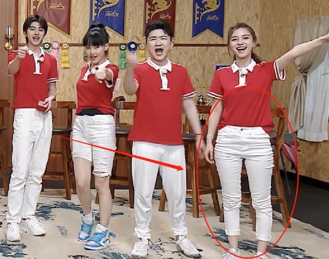  看起来|《跑男》晒节目合影，修图师却忘了baby，这腿型没看错吧？