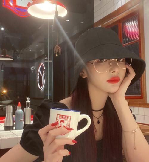  再也|孔雪儿去陈赫火锅店吃饭，听到她吃完后的评价，再也不想去了！