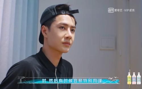 冲浪|王一博黄轩深夜谈心,有谁注意到王一博说了啥意外暴露生活状态