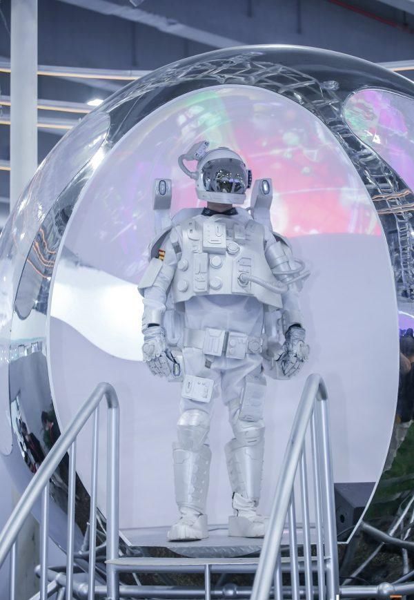  寓言|太空办公的未来寓言