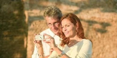  表现|女人在微信上的哪些表现，暗示她对你动了真情