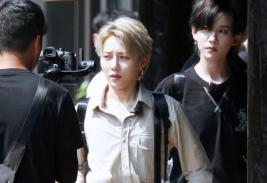  刘雨昕|THE9录制《快本》，刘雨昕虞书欣生图被曝光，站一起哪像差了两岁