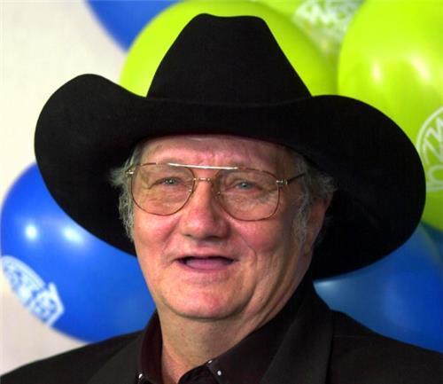 惠特克|他花2美元中了3.14亿彩票头奖，晚年直言后悔：我不该买那张彩票