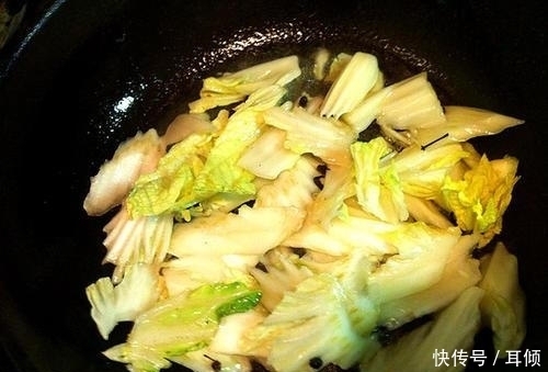醋溜|醋溜白菜,白菜直接下锅就错了,难怪不好吃,大厨:这样做才对