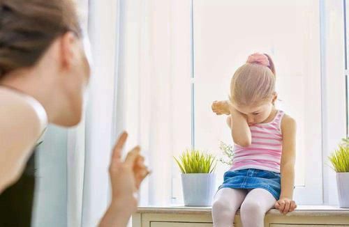 犯人|打人哭泣，面对孩子的“坏脾气”，教他“情绪管理”比打骂更有效