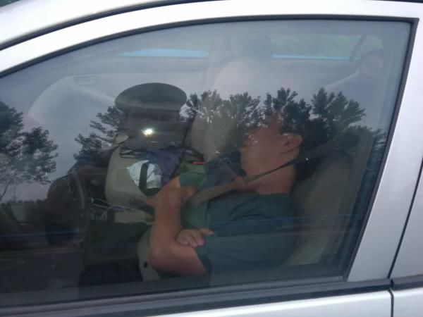  停车|高速公路上停车睡大觉，太危险！