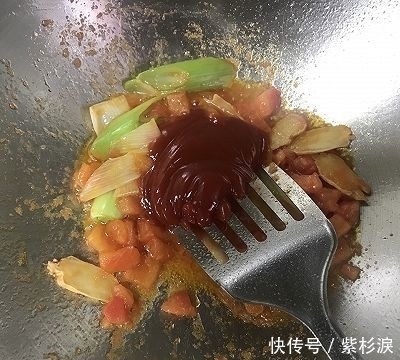  去除牛肉|家宴·西红柿炖牛腩